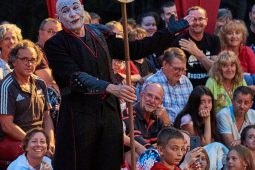 Cie Annibal et ses éléphants, Spectacle