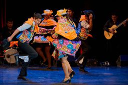Folklore, Qhaswa et Acodanza, Spectacle, Pérou