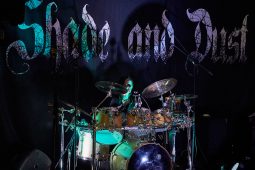 Shade and Dust, Concert