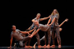 Spectacle, Tutu