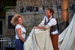 D'Irque and Fien, Spectacle