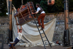 D'Irque and Fien, Spectacle
