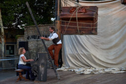 D'Irque and Fien, Spectacle