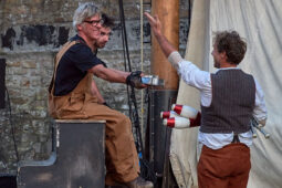 D'Irque and Fien, Spectacle
