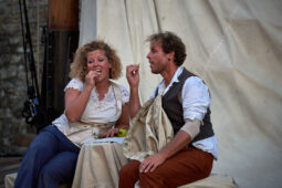 D'Irque and Fien, Spectacle