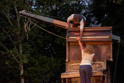 D'Irque and Fien, Spectacle