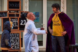 Public, Spectacle