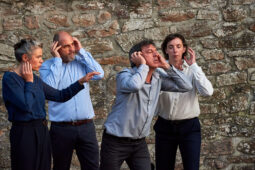 Collectif Jamais trop d'art, Spectacle