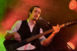 Barry Moore, Concert