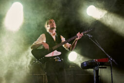 Barry Moore, Concert