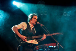 Barry Moore, Concert