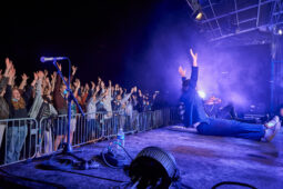Barry Moore, Concert, Public
