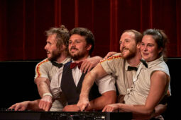 Collectif Pourquoi pas, Spectacle
