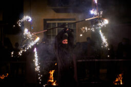 Dharma, Spectacle