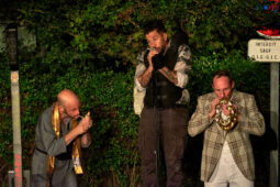 Les batteurs de pavés, Spectacle