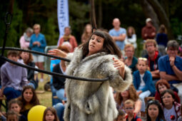 Camille Judic, Spectacle, Public