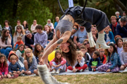 Camille Judic, Spectacle, Public