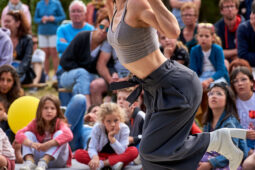 Camille Judic, Spectacle, Public