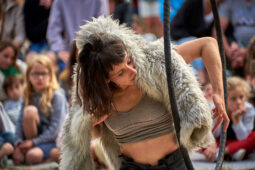 Camille Judic, Spectacle, Public