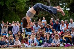 Camille Judic, Spectacle, Public