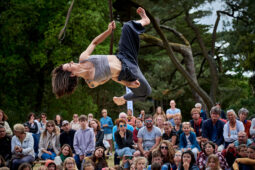 Camille Judic, Spectacle, Public
