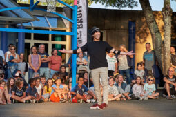 Spectacle, Public