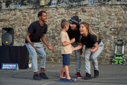 Spectacle, Public