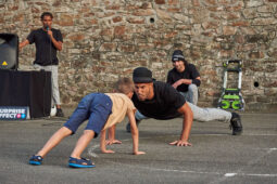 Spectacle, Public