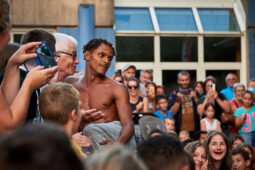 Spectacle, Public