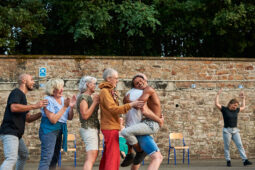 Spectacle, Public