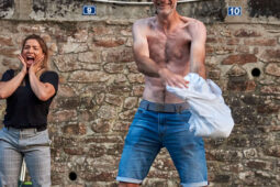 Spectacle, Public