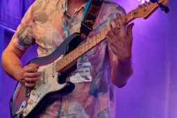 Concert, Clay and Friends