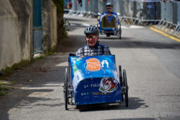 Voiture à pédales, La folle