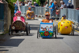 Voiture à pédales, Course, Marquise, Toutankhamon, Scoubidou, Pikachu
