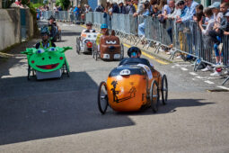 Voiture à pédales, Course, Lucky Luke, Grenouille, Rantanplan, Vache