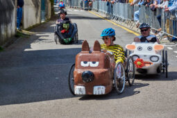 Voiture à pédales, Course, Rantanplan, Vache, Sorcière