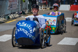 Voiture à pédales, Course, Baleine, Scoubidou