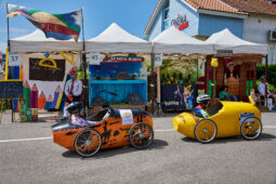Voiture à pédales, Course, Stands, Pikachu, Lucky Luke