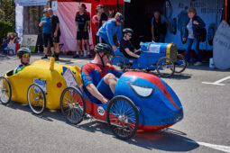 Voiture à pédales, Course, Spiderman, Pikachu, Bugatti