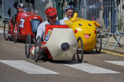 Voiture à pédales, Course, Austin, Crayon, Pikachu