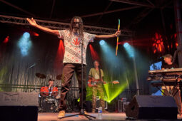Concert, Positive Roots Band