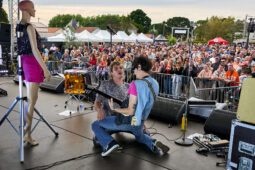 Public, Val Que Dalle, Concert