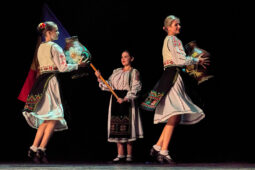 Folklore, Moldavie, Juventa (Moldavie), Spectacle
