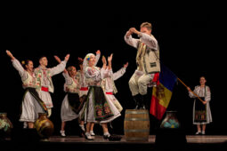 Folklore, Moldavie, Juventa (Moldavie), Spectacle