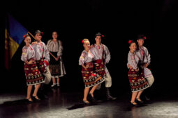 Folklore, Moldavie, Juventa (Moldavie), Spectacle