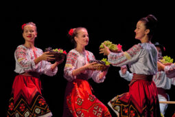 Folklore, Moldavie, Juventa (Moldavie), Spectacle