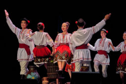 Folklore, Moldavie, Juventa (Moldavie), Spectacle