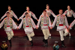 Folklore, Moldavie, Juventa (Moldavie), Spectacle