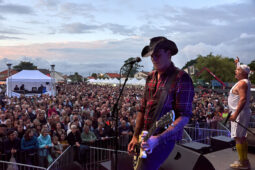Concert, Elmer Food Beat, Public