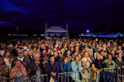 Concert, Elmer Food Beat, Public